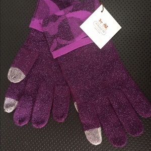Coach gloves with tech tip