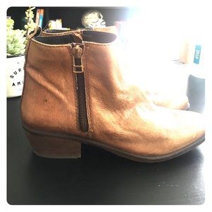 Light brown Steve Madden booties