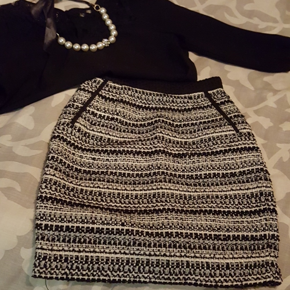 Black and grey mini tweed skirt