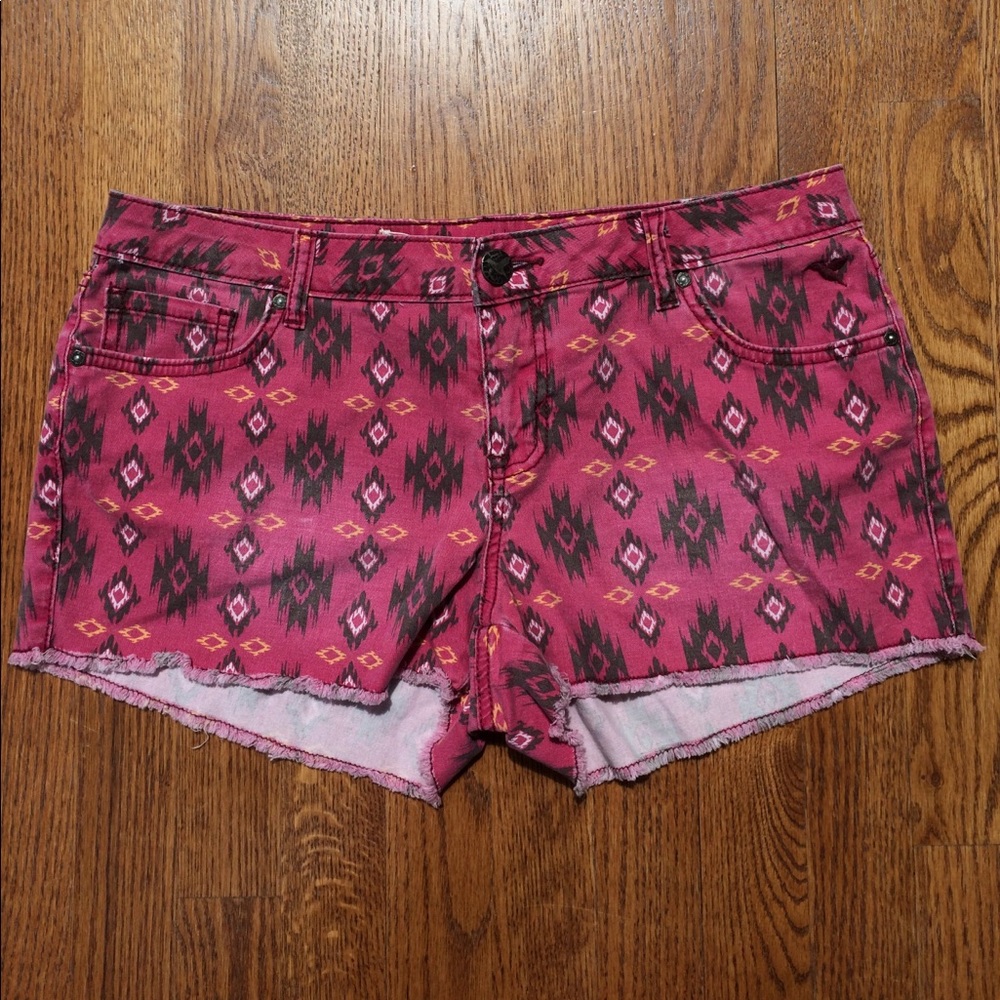 Grane Distressed Cut-off Shorts