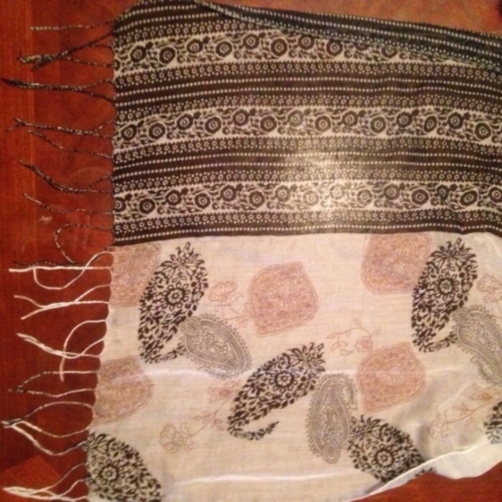 Cute Patterned Scarf - Picture 2 of 4