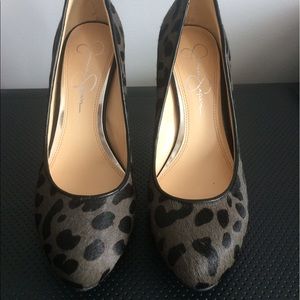 Jessica Simpson pumps