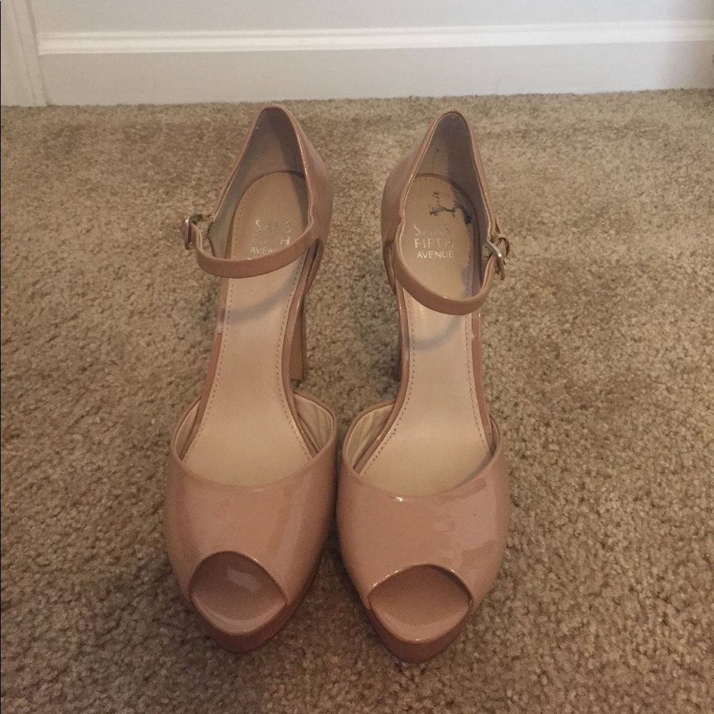 Sak fifh Avenue Brand nude Peep toe heels