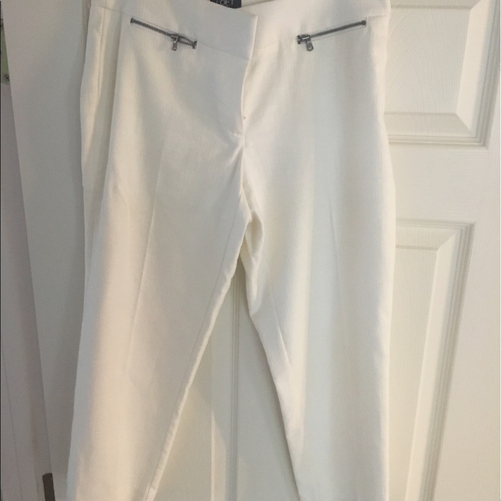 LOFT OFF WHITE CAPRI PANTS