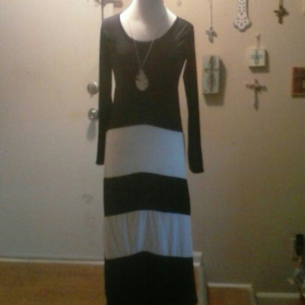 Reduced! New Black and White Maxi.