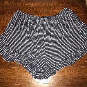 Brandy Melville ruffle bottom stripped shorts