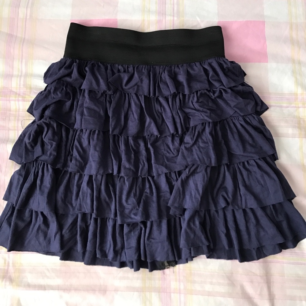 Ruffle skirt with zipper on the back