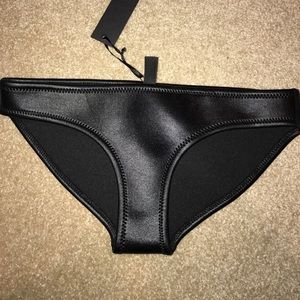 New Black Twiggly Star Triangl Bottoms Size M