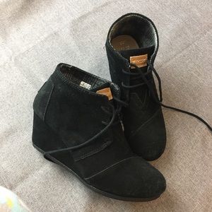 TOMS Black Suede Desert Wedge Boots Sz 8 M