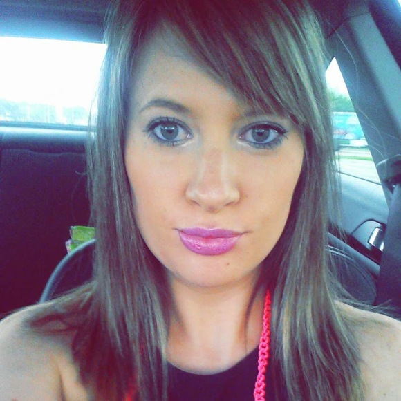 Meet your Posher, Lauren - Picture 1 of 1