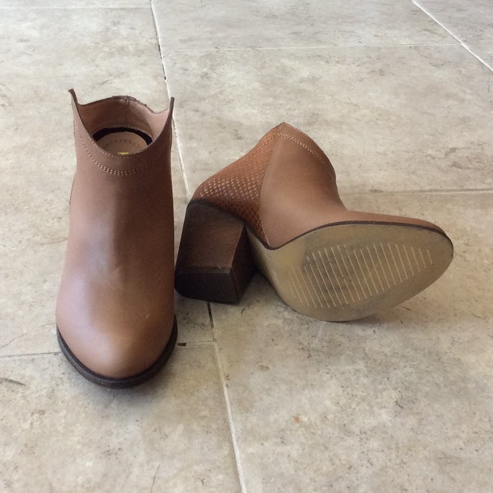 Kaanas Sinai Clog Bootie in Tobacco - Picture 4 of 4