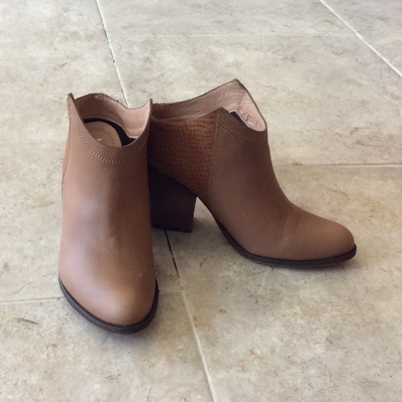 Kaanas Sinai Clog Bootie in Tobacco - Picture 3 of 4