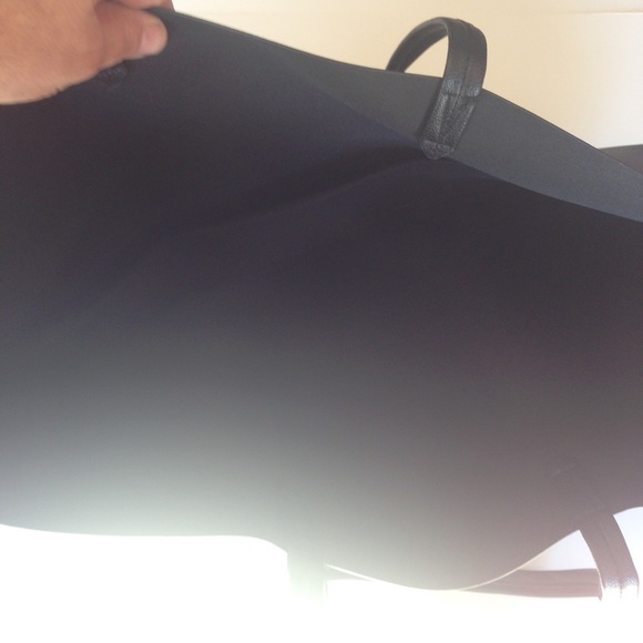 Victoria’s Secret tote bag, NWT 75.00!!! - Picture 4 of 4