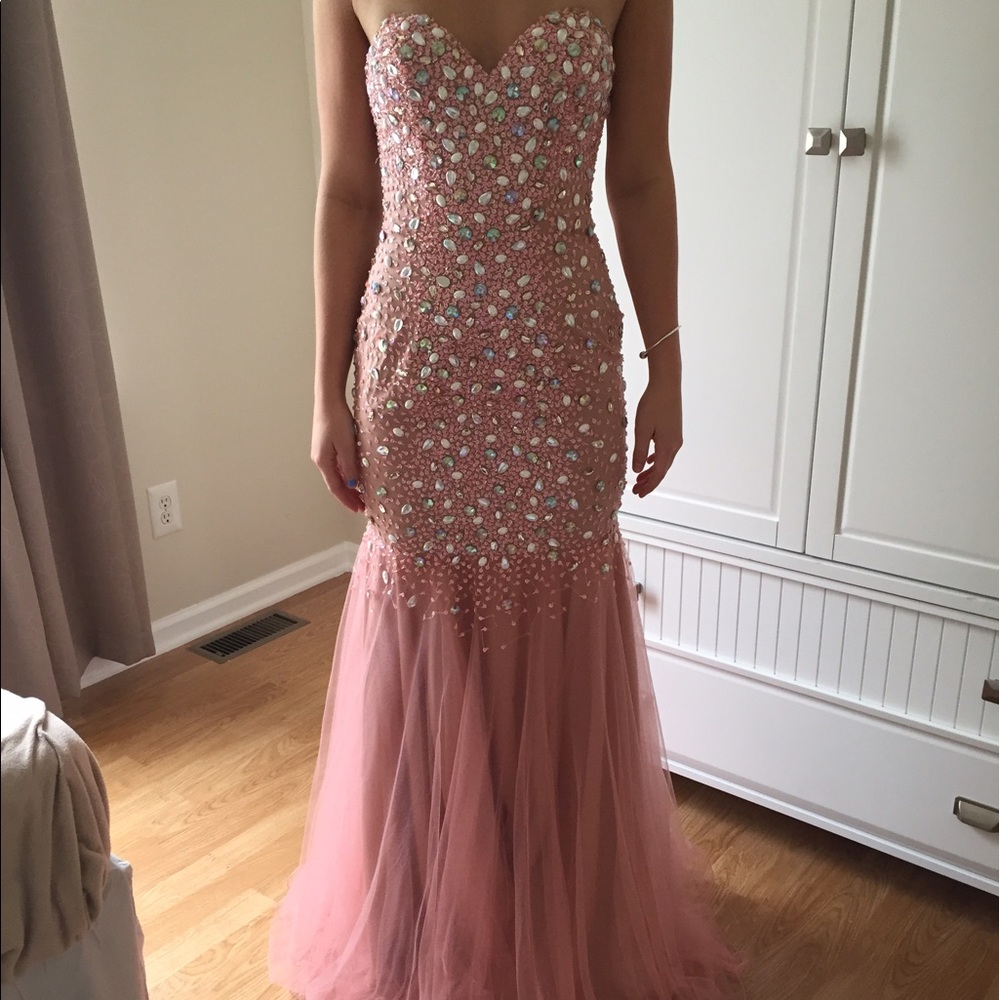 Terani Couture - Picture 1 of 4