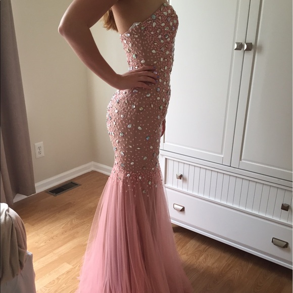 Terani Couture - Picture 2 of 4