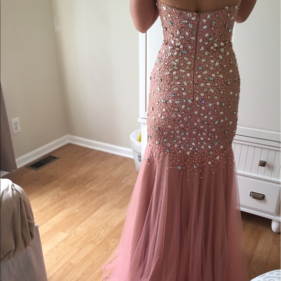 Terani Couture - Picture 3 of 4