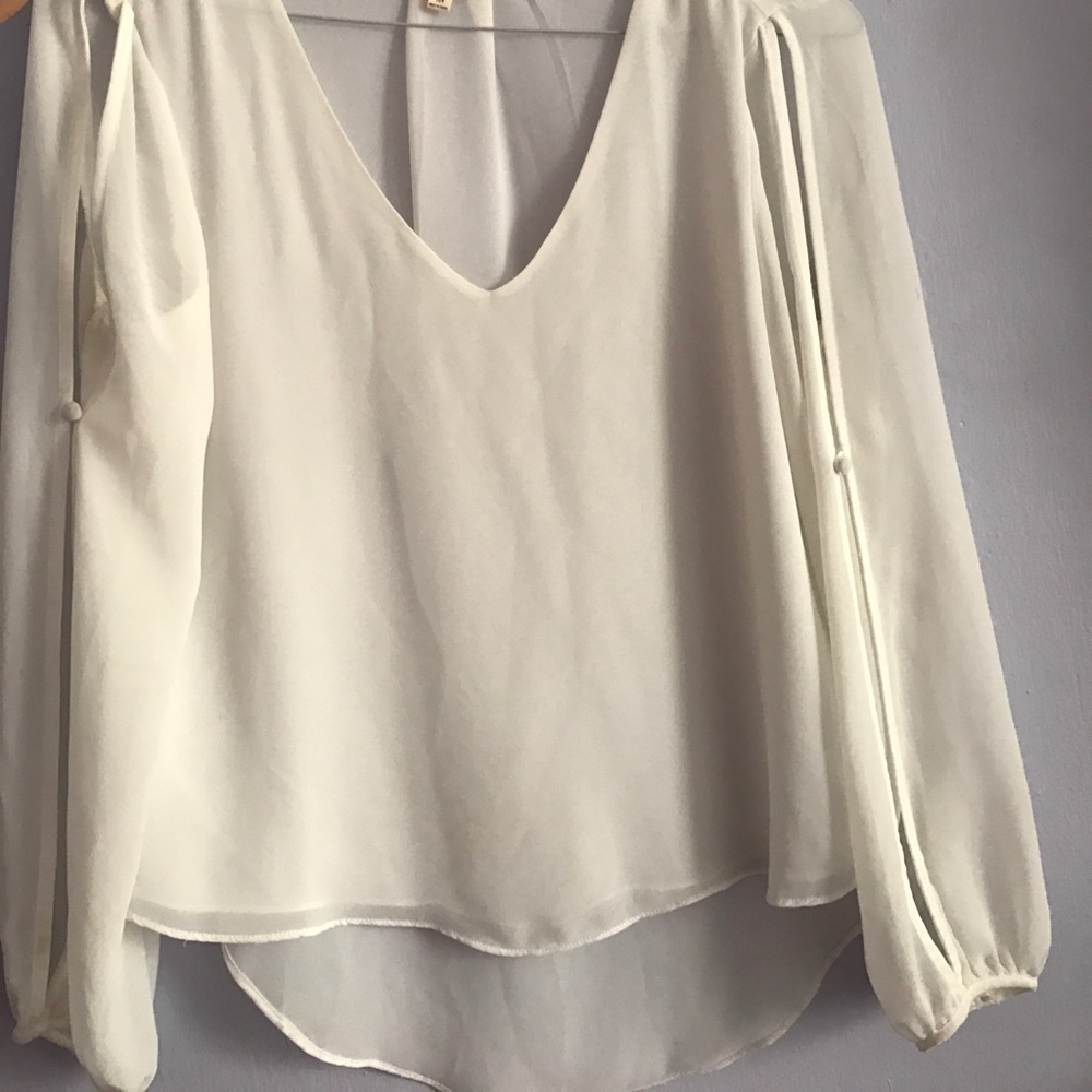 White blouse with slits on the sleeves