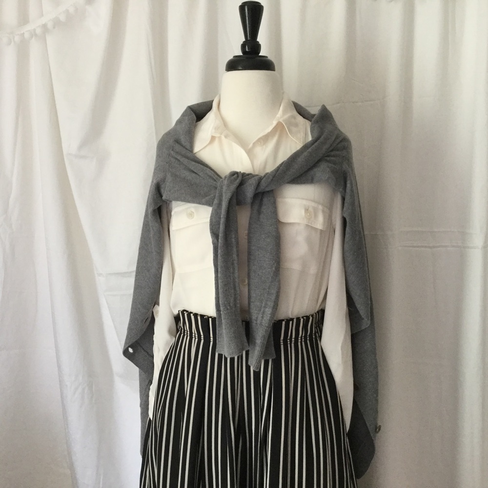 Buttoned Blouse - Picture 6 of 7