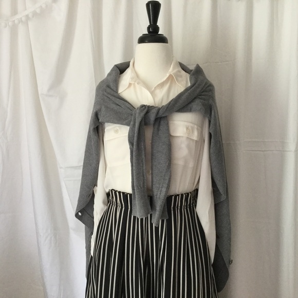 Buttoned Blouse - Picture 6 of 7