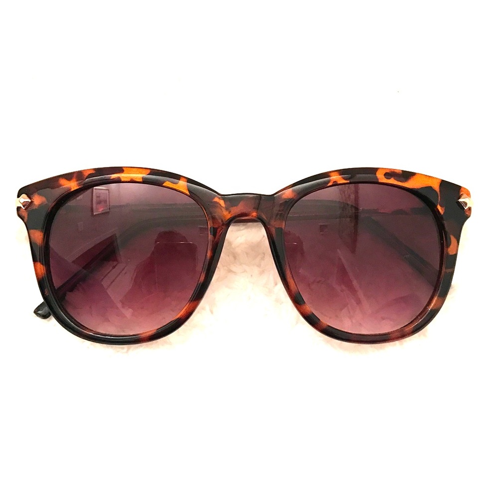 Francesca's Tortoise brown sunglasses with gold