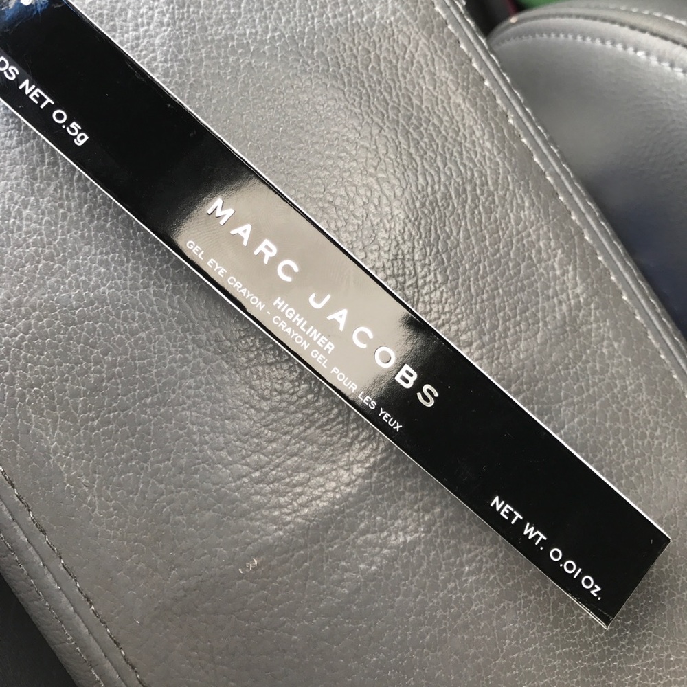 Marc Jacobs highliner in navy noir