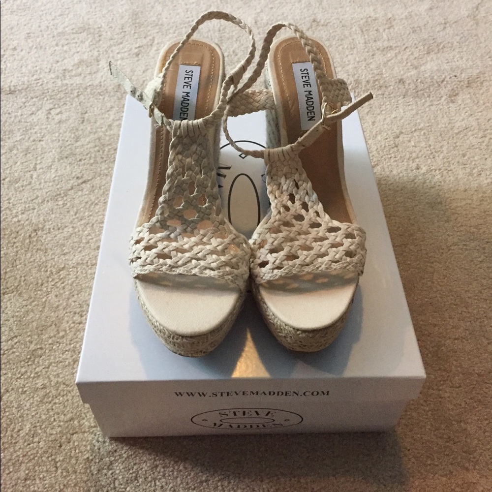 Steve Madden Manngo crochet wedges size 7.5