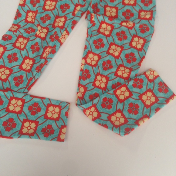 LuLaRoe Signature One Size Leggings Now only 59.00 - Picture 2 of 4