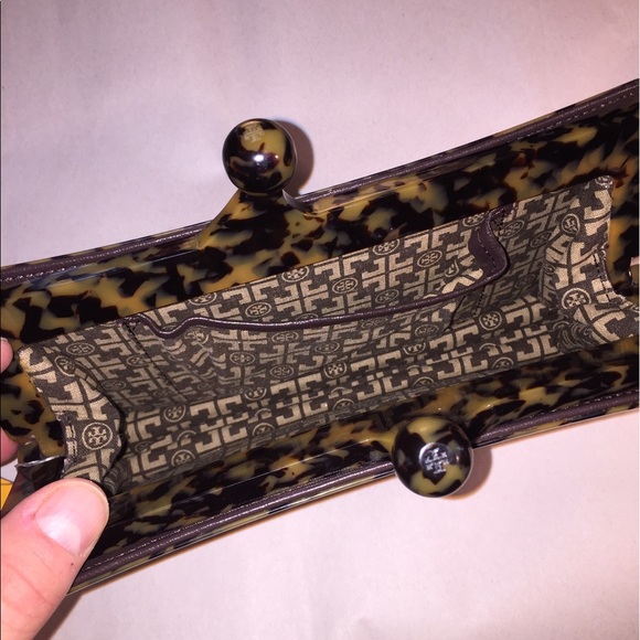 NWT Tory Burch leather & french resin CLUTCH $425 - Picture 4 of 8