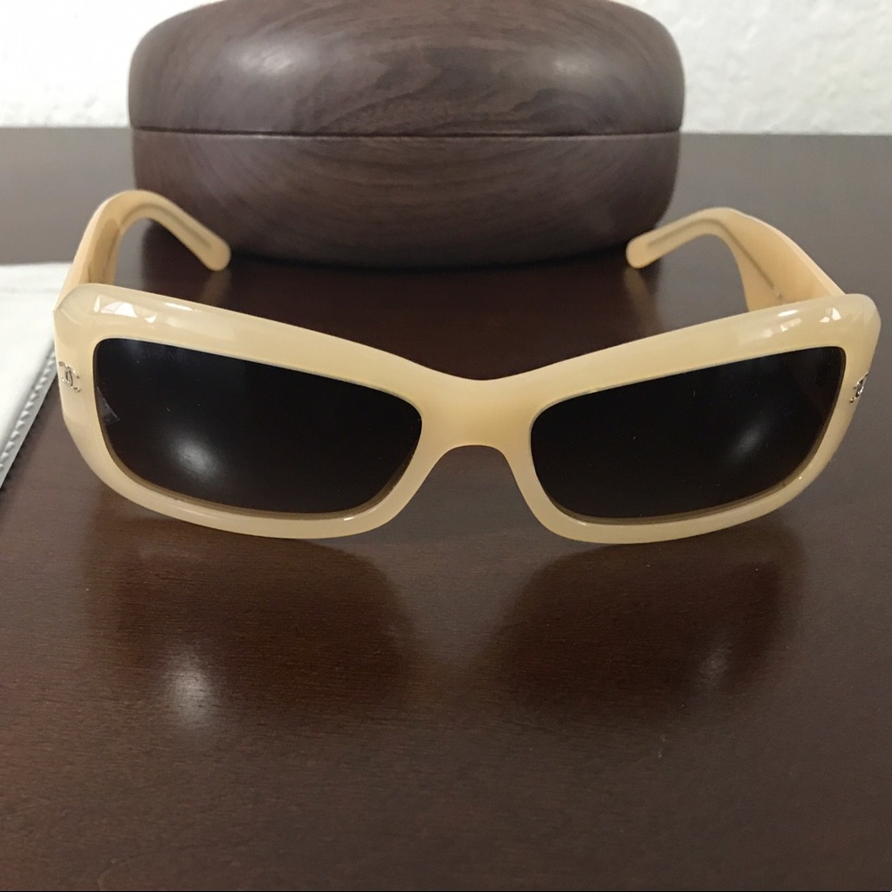 CHANEL SUNGLASSES NEVER WORN BEFORE