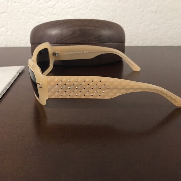 CHANEL SUNGLASSES NEVER WORN BEFORE