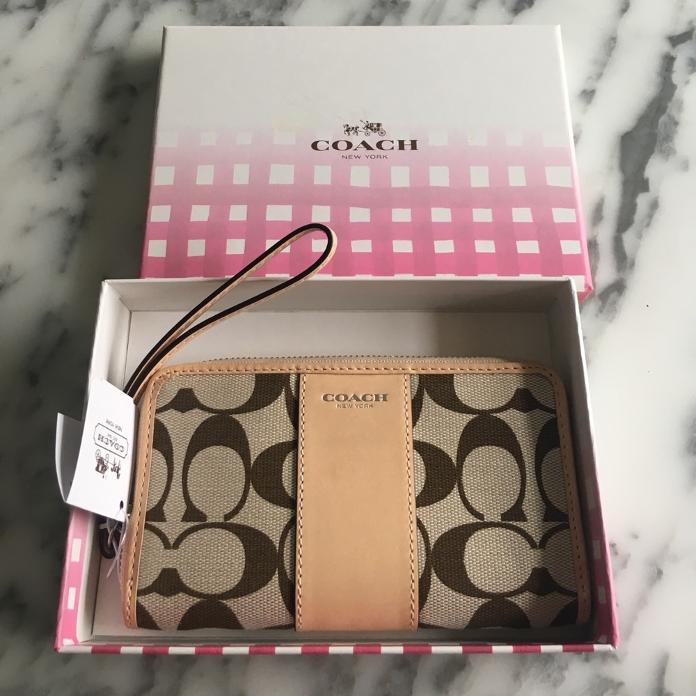 Coach Legacy Wristlet Clutch New 68957B