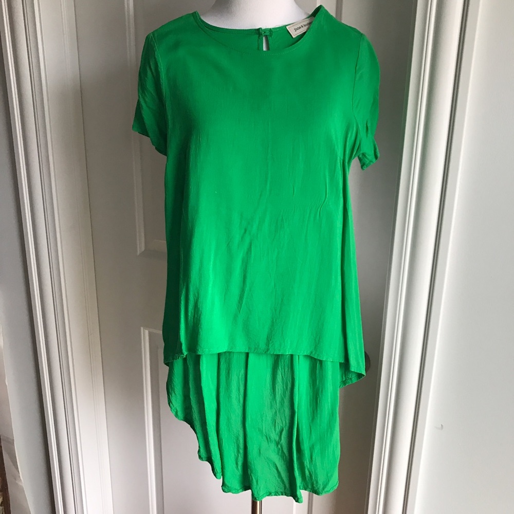June & Hudson Green High-Low Blouse