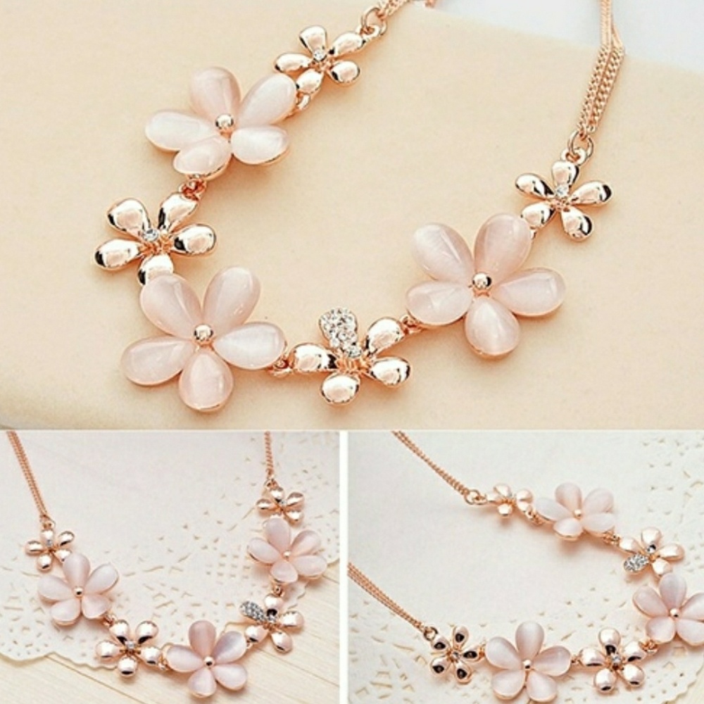 Necklace Flower Cats Eye Opal stones + Rhinestone