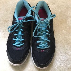 Nike shoes size 10. Running shoes.