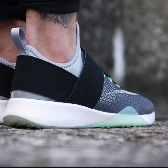 NWT Nike Air Zoom Strong WMNS - Picture 3 of 8