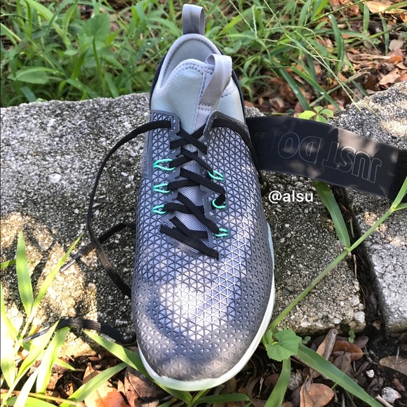 NWT Nike Air Zoom Strong WMNS - Picture 5 of 8