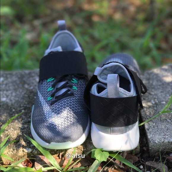 NWT Nike Air Zoom Strong WMNS - Picture 8 of 8