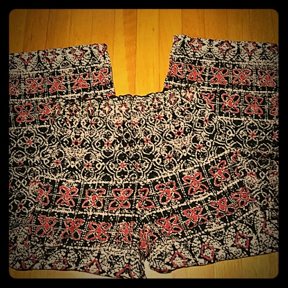 ADORABLE pants by Angie! Elastic waistband, size M