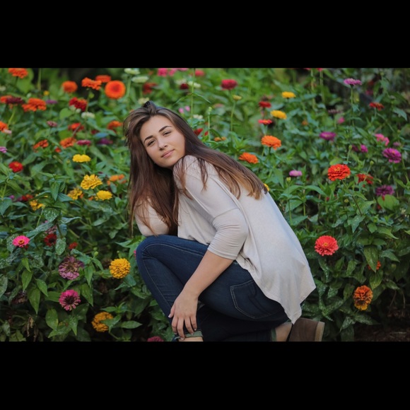 Meet your Posher, Abigail - Picture 3 of 4