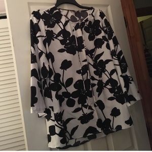 Gorgeous Floral Top!