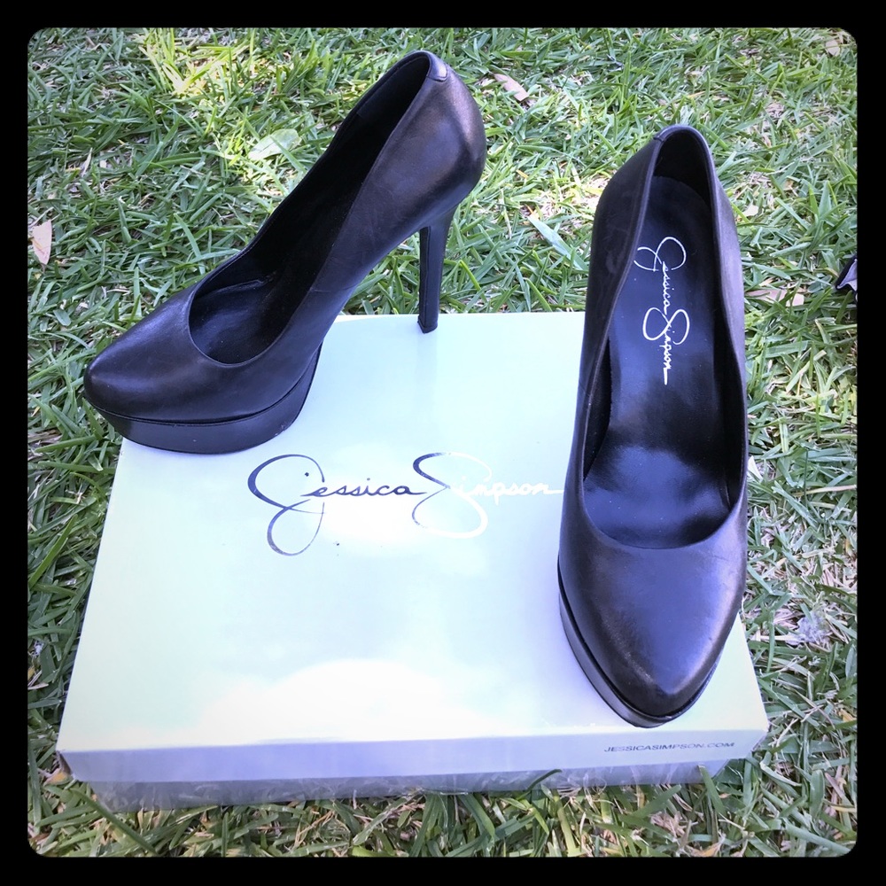 Jessica Simpson heels 👠