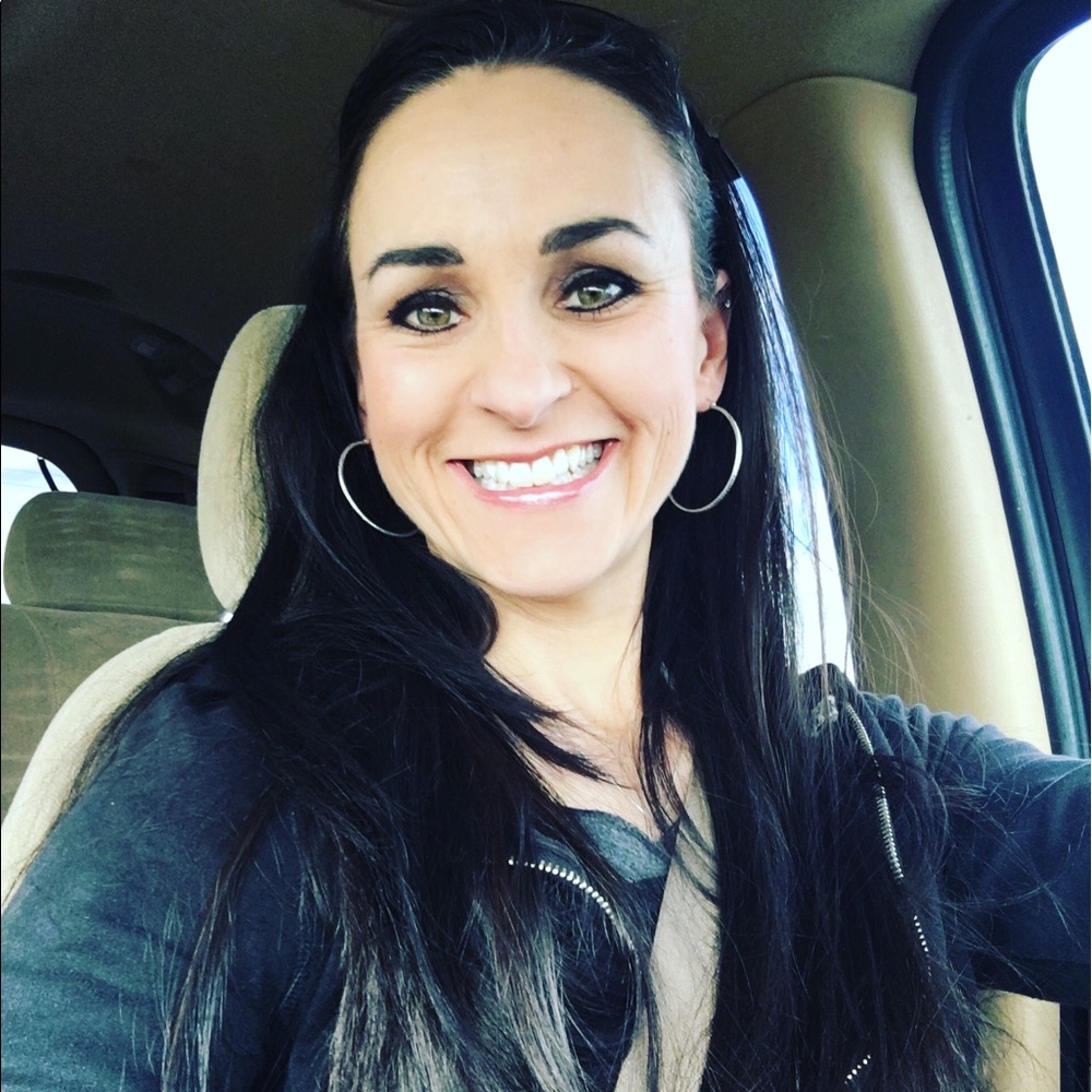 MEET YOUR POSHER🌺💋😘❤️Naomi :)