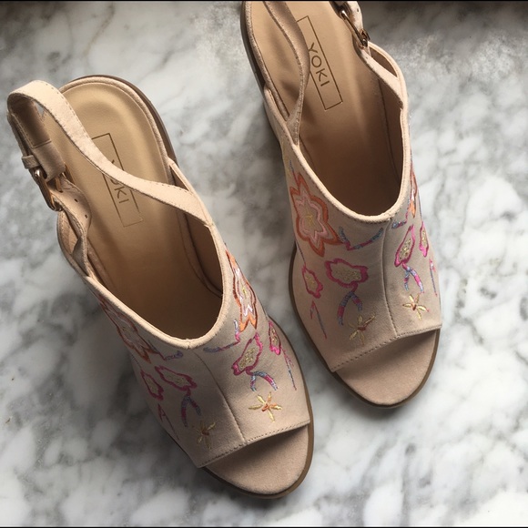 Embroidered Mule Slingback - Picture 3 of 8