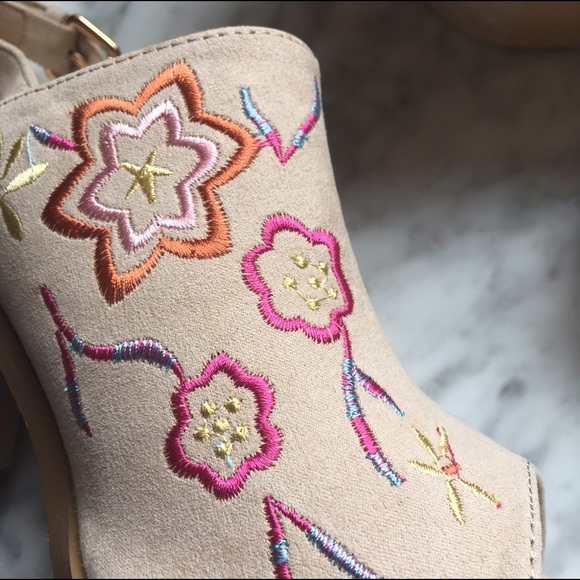Embroidered Mule Slingback - Picture 7 of 8