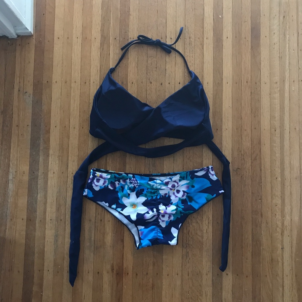 NWT navy floral palm print wrap bikini - Picture 3 of 3