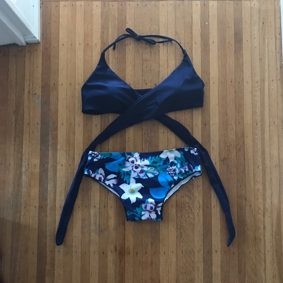 NWT navy floral palm print wrap bikini - Picture 2 of 3