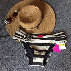 Betsey Johnson bikini bottom M NWT