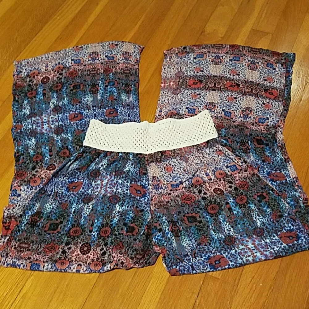 Boho pants, with a stretchy waistband! Size Medium