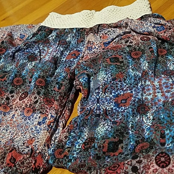 Boho pants, with a stretchy waistband! Size Medium - Picture 3 of 4