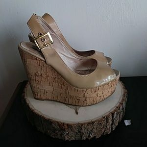 STEVE MADDEN WEDGE!!